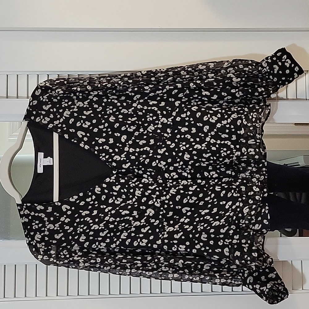 Nine West V Neck Top